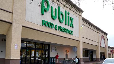 publix hours today|is publix closing early today.